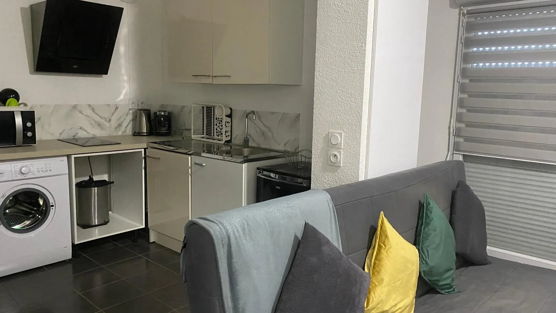 Gk2Night, Appartement Avec Parking Sous Sol Gratuit Marsiglia 0*,  Francia
