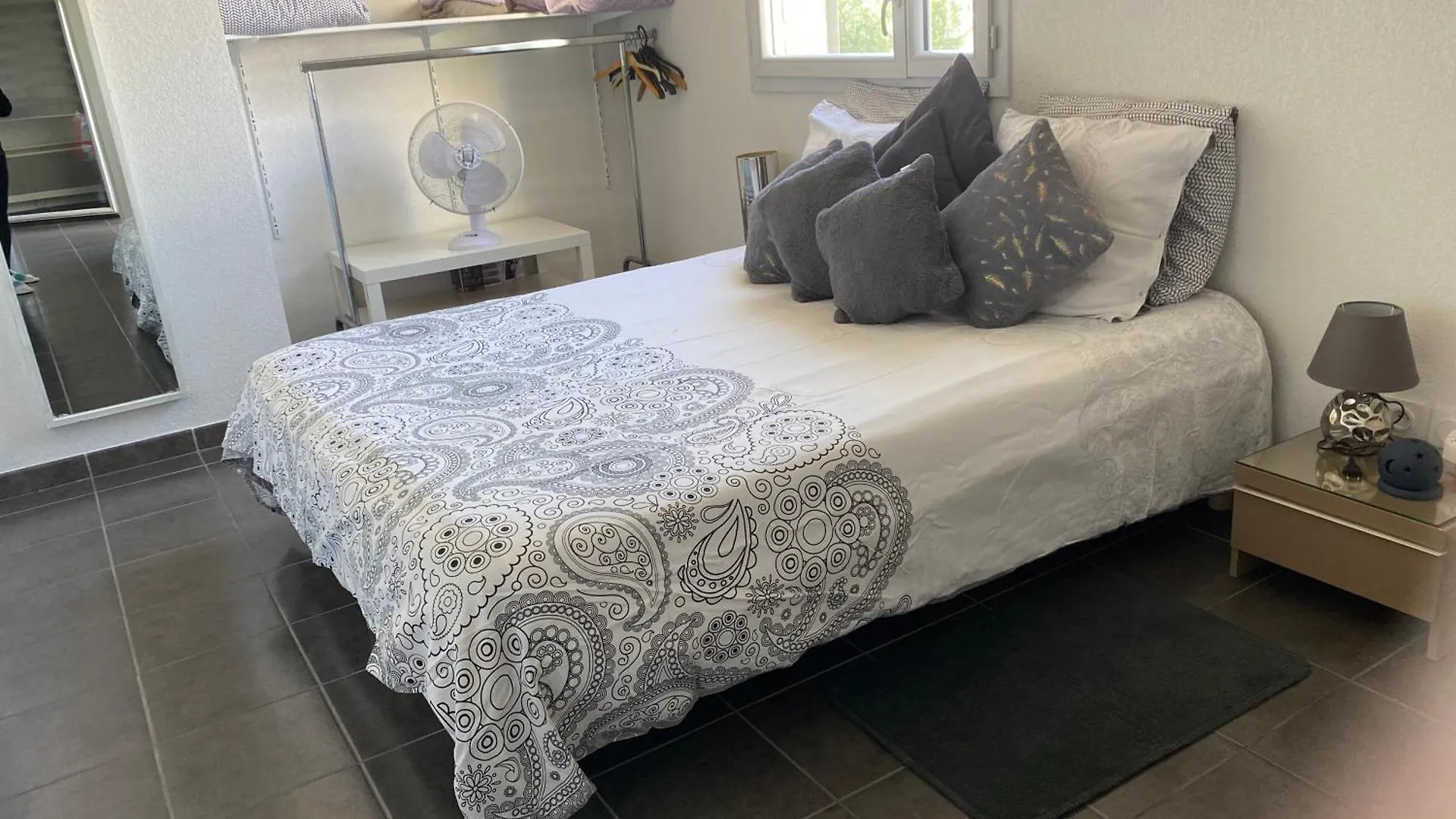 Gk2Night, Appartement Avec Parking Sous Sol Gratuit Marsiglia